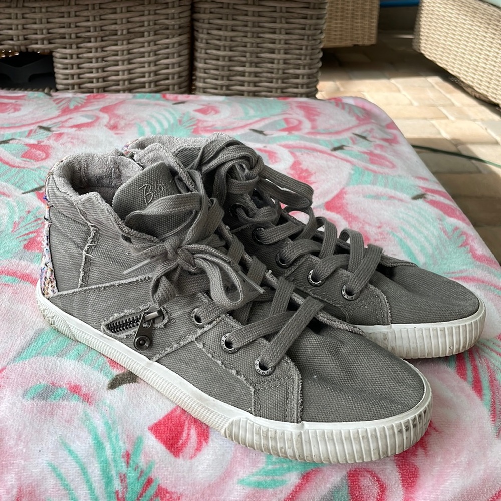Olive green, blowfish stylish, zip on sneakers!